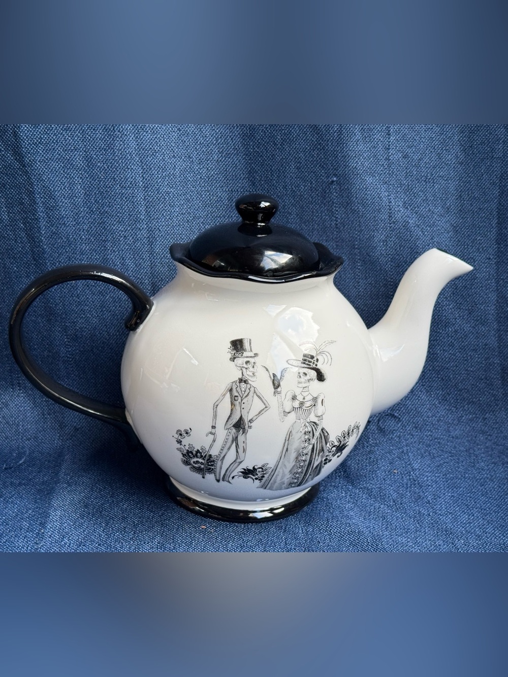 Potter's Studio Halloween Victorian Skulls 40oz Ceramic Teapot Black White